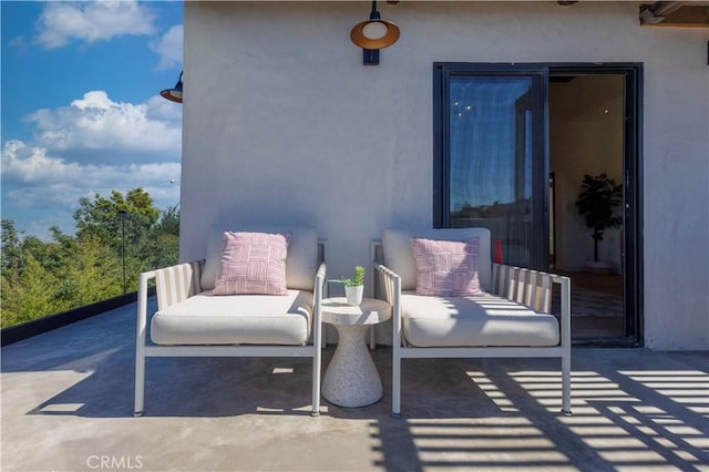 8280 Grand View Dr, Los Angeles, CA 90046 - view of patio