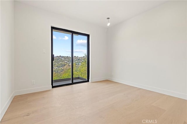 8280 Grand View Dr, Los Angeles, CA 90046 - spare room with light wood-type flooring