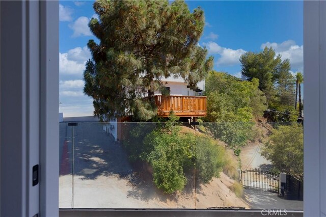8280 Grand View Dr, Los Angeles, CA 90046 - view of yard featuring a gate and a balcony