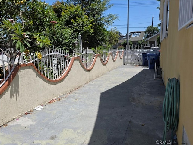 123 E Gage Ave, Los Angeles, CA 90003 - view of patio / terrace