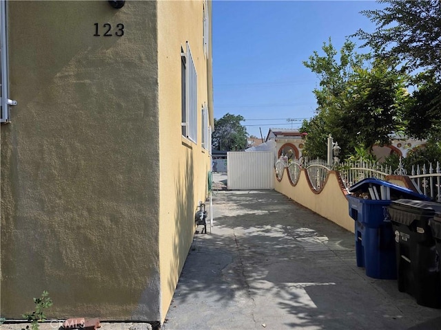 123 E Gage Ave, Los Angeles, CA 90003 - view of side of home with stucco siding