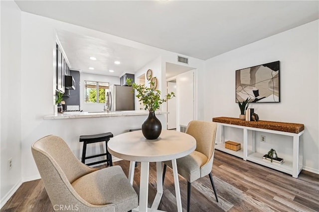 628 Daisy Ave Unit 316, Long Beach, CA 90802 - dining area with dark wood-style floors and recessed lighting
