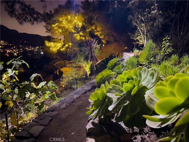 1960 Polaris Dr, Glendale, CA 91208 - exterior view