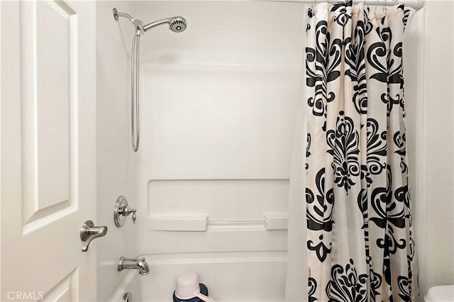 9790 Heatherhearst Dr, Chowchilla, CA 93610 - full bathroom with shower / tub combo with curtain