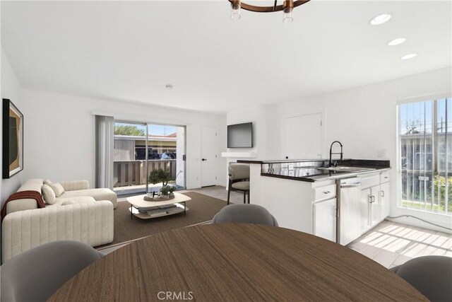 2827 S Fairview St Unit O, Santa Ana, CA 92704 - dining area featuring recessed lighting