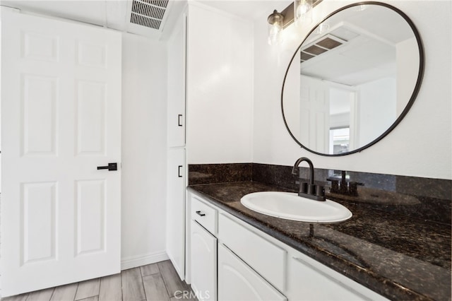 2827 S Fairview St Unit O, Santa Ana, CA 92704 - bathroom with vanity