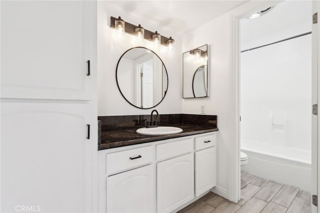 2827 S Fairview St Unit O, Santa Ana, CA 92704 - bathroom featuring vanity, bathing tub / shower combination, and wood finished floors