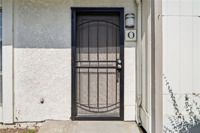 2827 S Fairview St Unit O, Santa Ana, CA 92704 - doorway to property with stucco siding