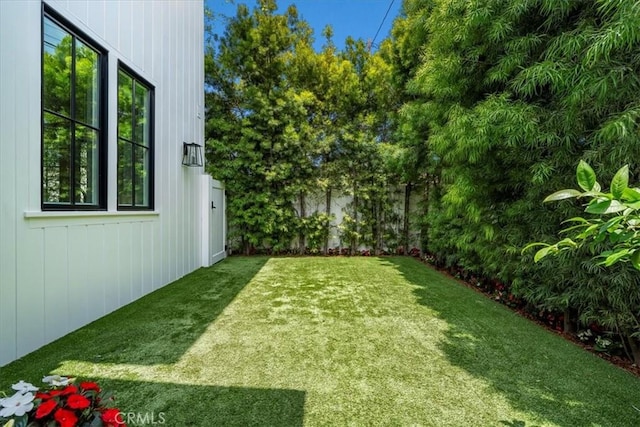 910 28th St, Manhattan Beach, CA 90266 - view of grassy yard