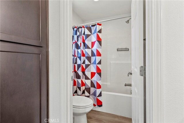 4429 La Joya Dr, Guadalupe, CA 93434 - bathroom with wood finished floors and shower / tub combo