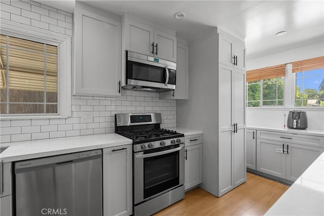 17172 Lahey St, Granada Hills, CA 91344 - kitchen with appliances with stainless steel finishes, backsplash, light wood-style flooring, and recessed lighting
