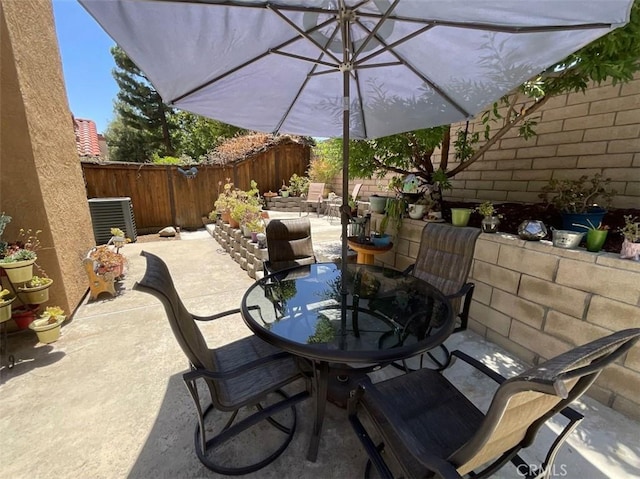 6720 Shaded Wood Pl, Rancho Cucamonga, CA 91701 - fenced backyard featuring outdoor dining area and a patio area
