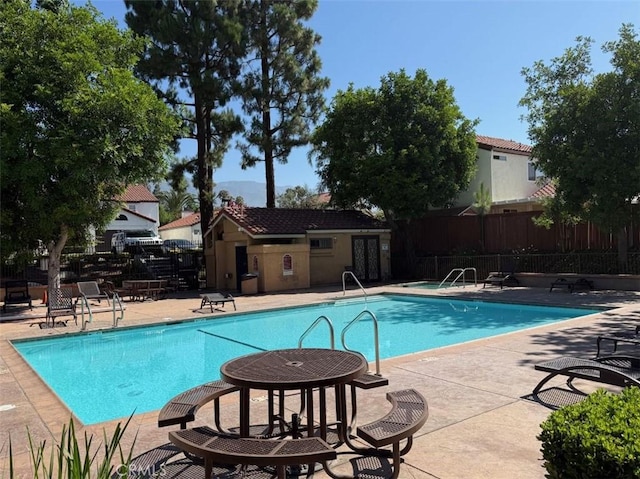 6720 Shaded Wood Pl, Rancho Cucamonga, CA 91701 - community pool with a patio area