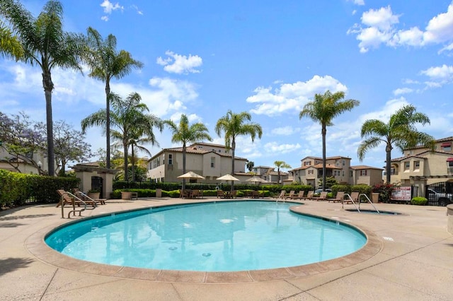 6410 Terraza Portico, Carlsbad, CA 92009 - community pool featuring a residential view and a patio