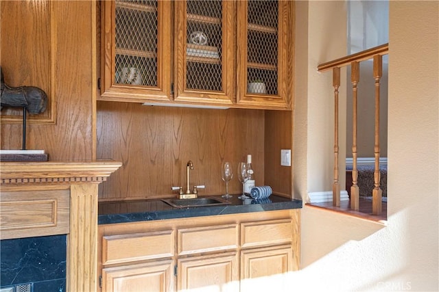 5620 La Paz St, Long Beach, CA 90803 - view of indoor wet bar