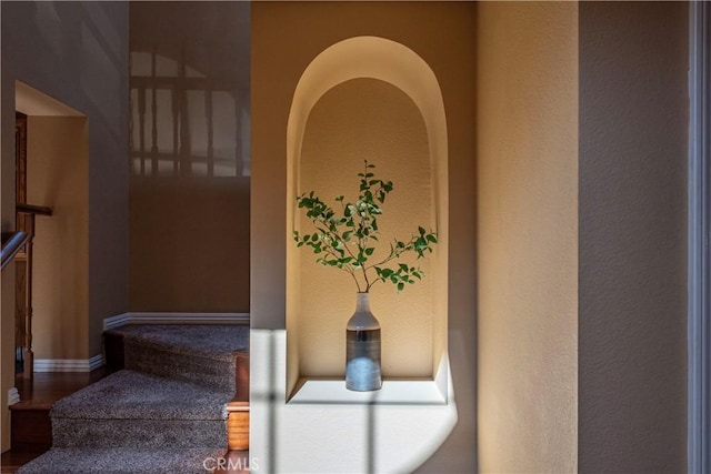 5620 La Paz St, Long Beach, CA 90803 - stairway featuring a textured wall