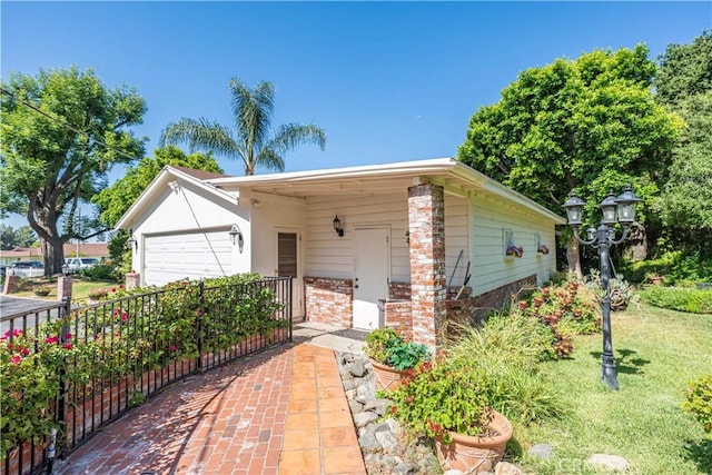 1125 Indian Springs Dr, Glendora, CA 91741 - view of outbuilding with a garage