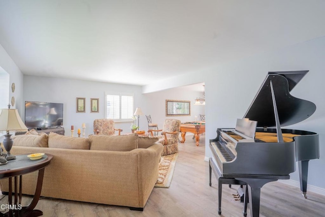 1584 Prima Ct, Camarillo, CA 93010 - living area with light wood-style floors