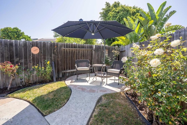 1584 Prima Ct, Camarillo, CA 93010 - fenced backyard featuring a patio