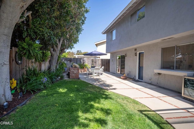 1584 Prima Ct, Camarillo, CA 93010 - fenced backyard featuring a patio area