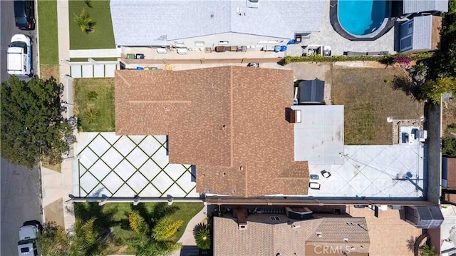 6832 Cantaloupe Ave, Van Nuys, CA 91405 - aerial view of property and surrounding area featuring a pool area