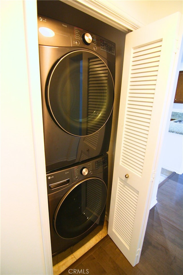 629 Traction Ave Unit 508, Los Angeles, CA 90013 - laundry area with stacked washer / drying machine and dark wood-type flooring