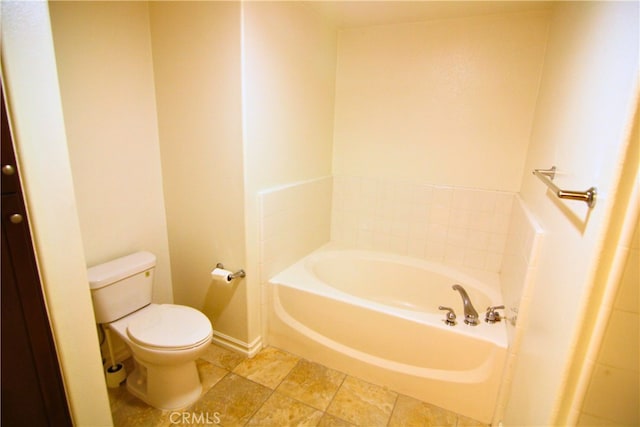 629 Traction Ave Unit 508, Los Angeles, CA 90013 - bathroom featuring a bath and toilet