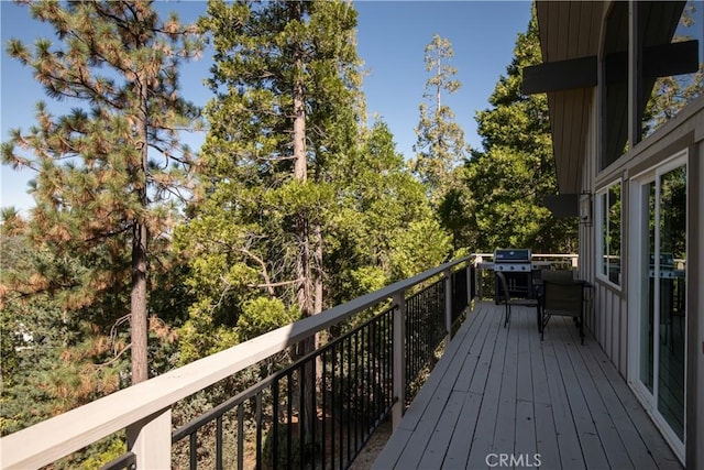 832 Rhine Rd, Lake Arrowhead, CA 92352 - wooden terrace featuring area for grilling