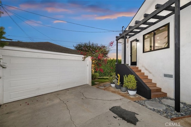 2329 Vineyard Ave, Los Angeles, CA 90016 - view of detached garage