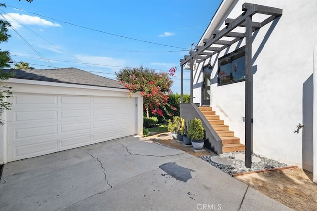 2329 Vineyard Ave, Los Angeles, CA 90016 - view of detached garage