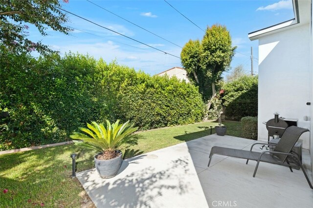 2329 Vineyard Ave, Los Angeles, CA 90016 - view of patio / terrace
