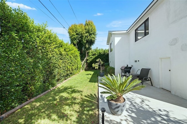 2329 Vineyard Ave, Los Angeles, CA 90016 - view of green lawn featuring a patio