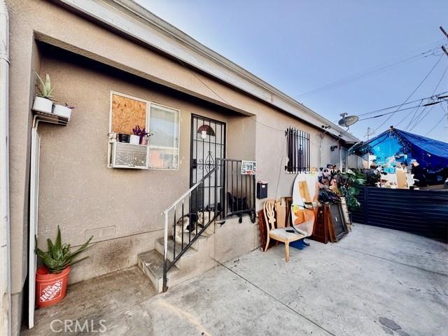 233 W 65th St, Los Angeles, CA 90003 - view of patio / terrace