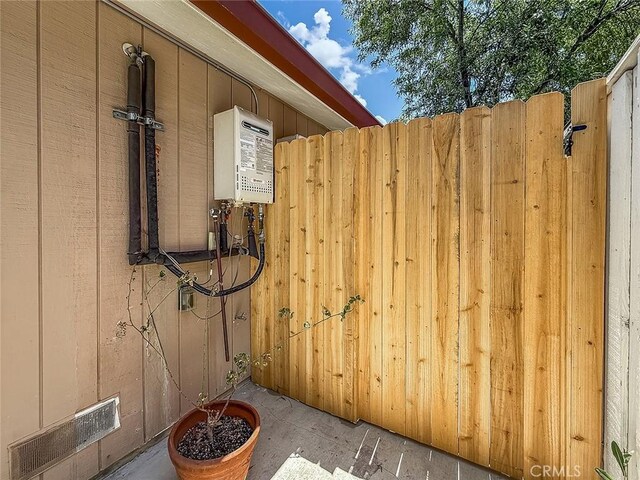 24017 Sylvan St, Woodland Hills, CA 91367 - exterior view