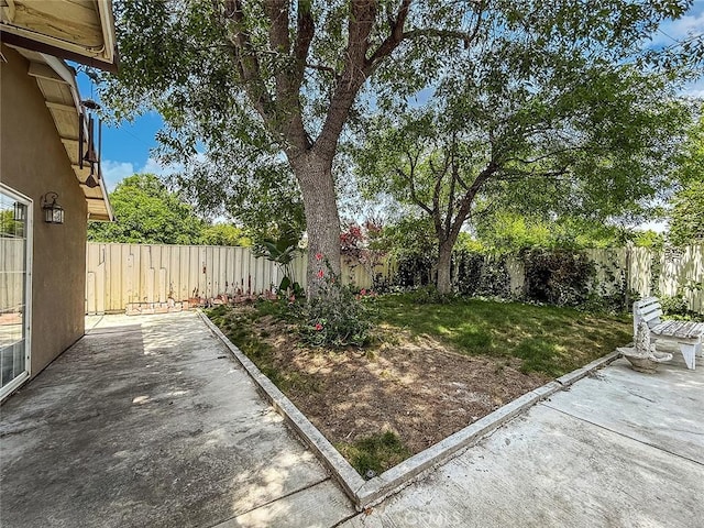 24017 Sylvan St, Woodland Hills, CA 91367 - fenced backyard with a patio