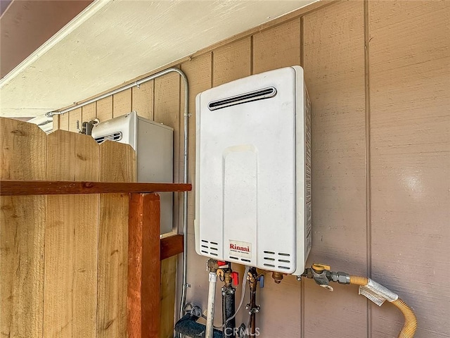 24017 Sylvan St, Woodland Hills, CA 91367 - utility room with water heater
