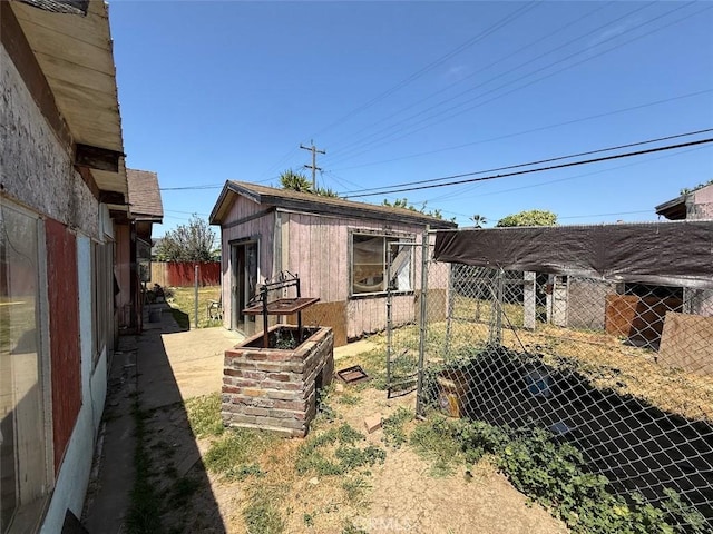 2073 Sandalwood Dr, Santa Maria, CA 93455 - view of side of home featuring an outbuilding