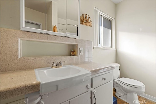 418 E Harvard Rd Unit D, Burbank, CA 91501 - bathroom with decorative backsplash and vanity