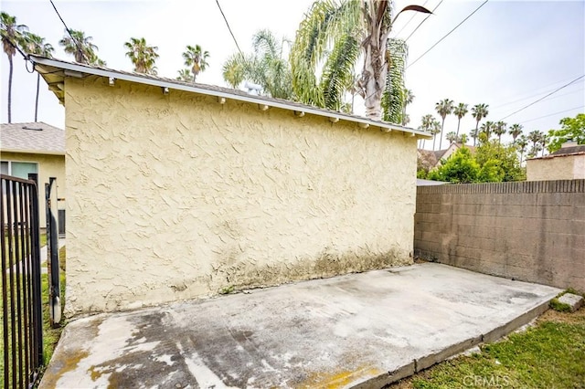 4519 9th Ave, Los Angeles, CA 90043 - view of side of home with a patio and stucco siding