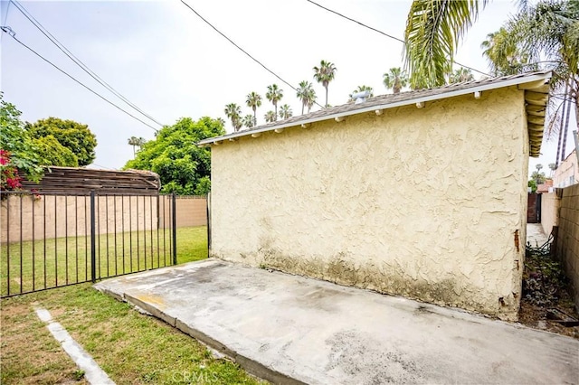4519 9th Ave, Los Angeles, CA 90043 - fenced backyard with a patio