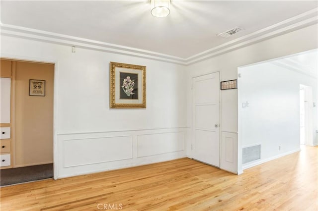 4519 9th Ave, Los Angeles, CA 90043 - empty room with light wood-style floors and wainscoting