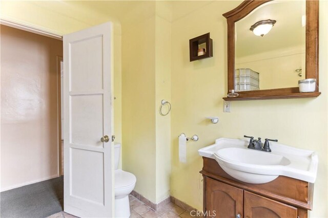 4519 9th Ave, Los Angeles, CA 90043 - bathroom with vanity and toilet