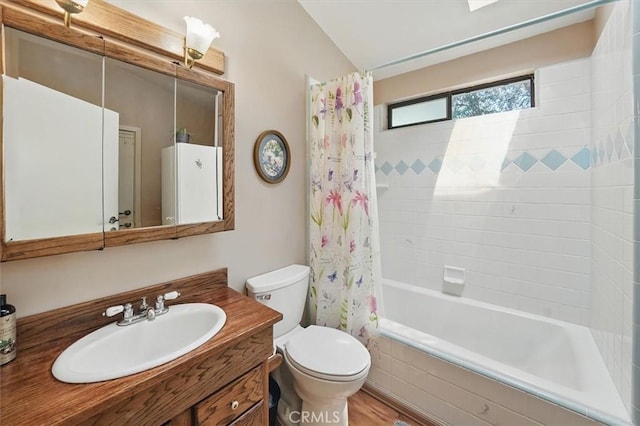 2229 Birchwood Way, Pine Mountain Club, CA 93222 - bathroom with vanity and shower / bath combo