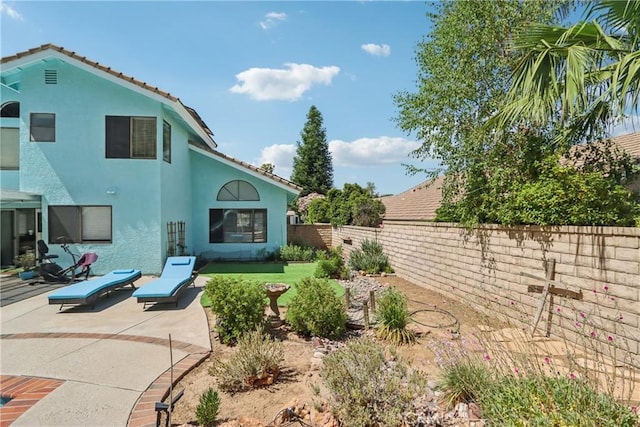22024 Jeffers Ln, Saugus, CA 91350 - fenced backyard with a patio area