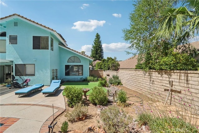 22024 Jeffers Ln, Saugus, CA 91350 - fenced backyard with a patio area