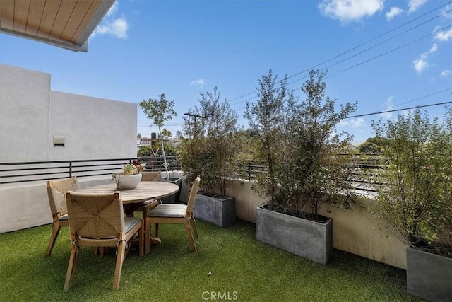 802 Bard St, Hermosa Beach, CA 90254 - balcony with outdoor dining space