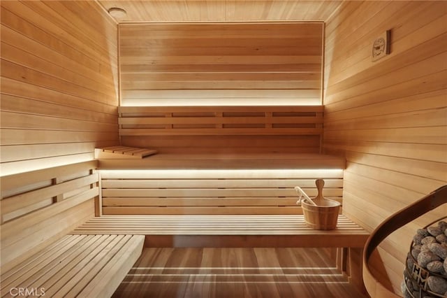 10418 Rubio Ave, Granada Hills, CA 91344 - sauna with wood walls