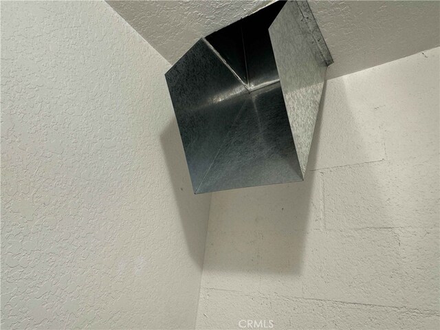28714 Cruthers Creek Rd, Pearblossom, CA 93553 - detailed view of a textured wall and a textured ceiling