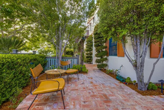2569 Bungalow Pl, Corona Del Mar, CA 92625 - view of patio / terrace