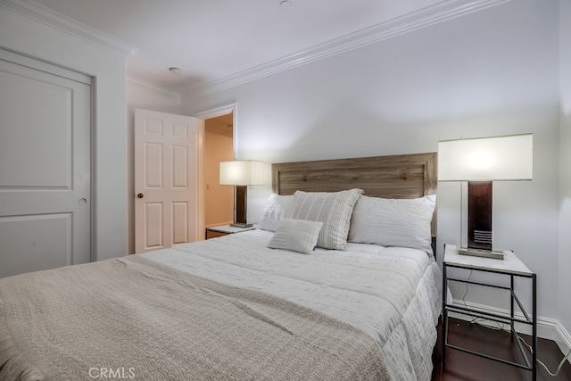 2569 Bungalow Pl, Corona Del Mar, CA 92625 - bedroom with ornamental molding and baseboards